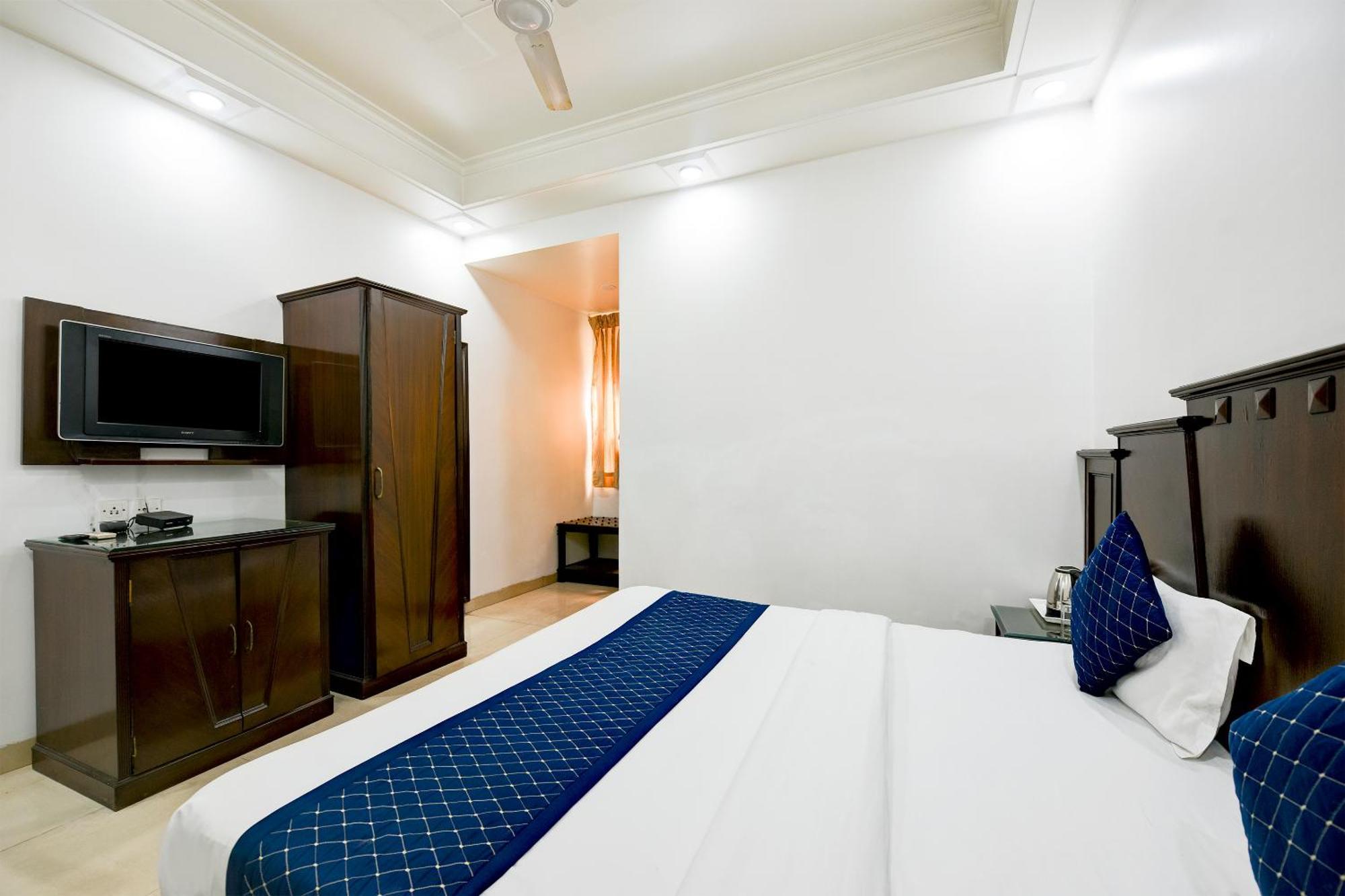 Legend International - 02 Mins From Station Hotel New Delhi