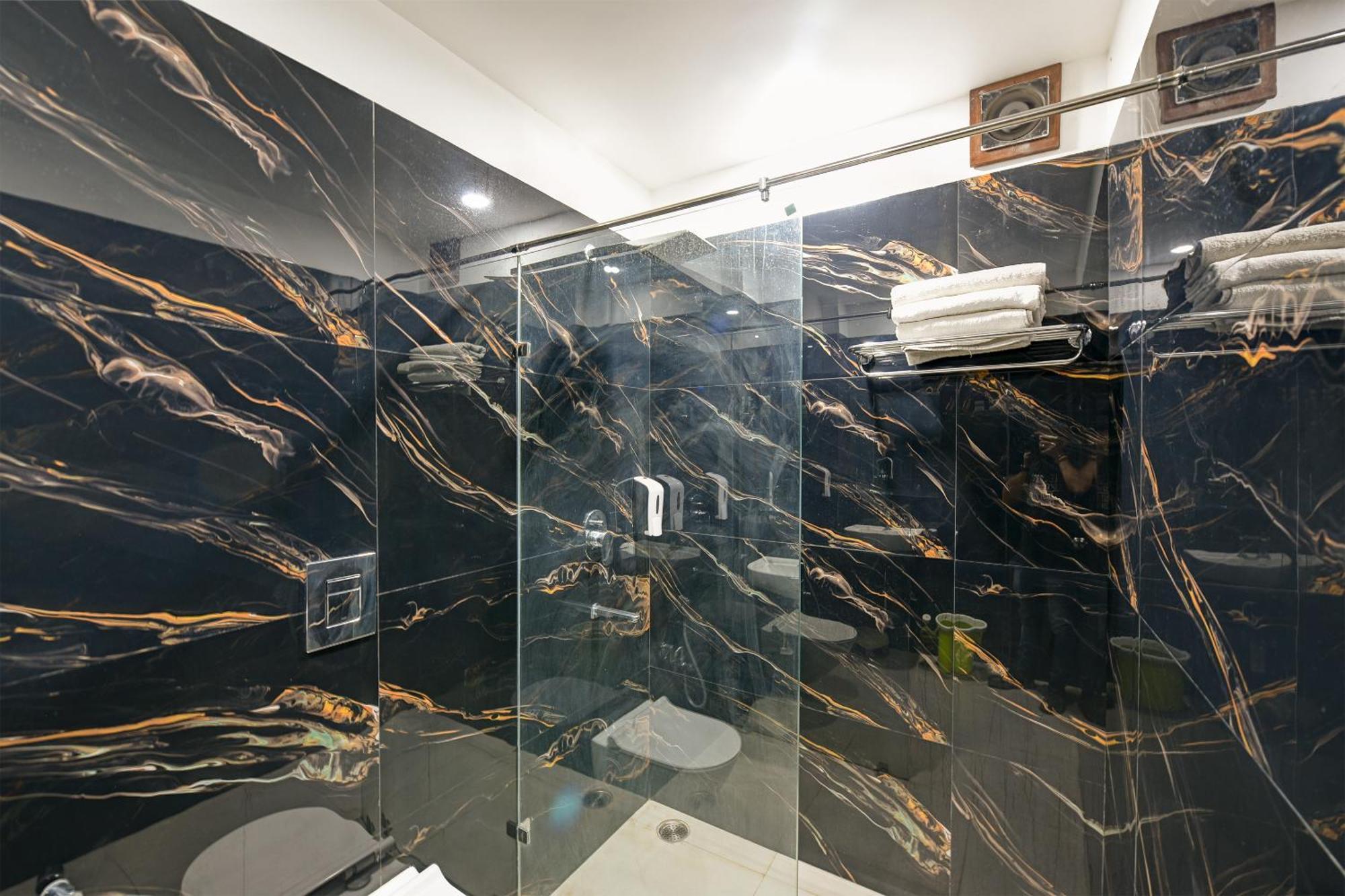 Legend International - 02 Mins From Station New Delhi