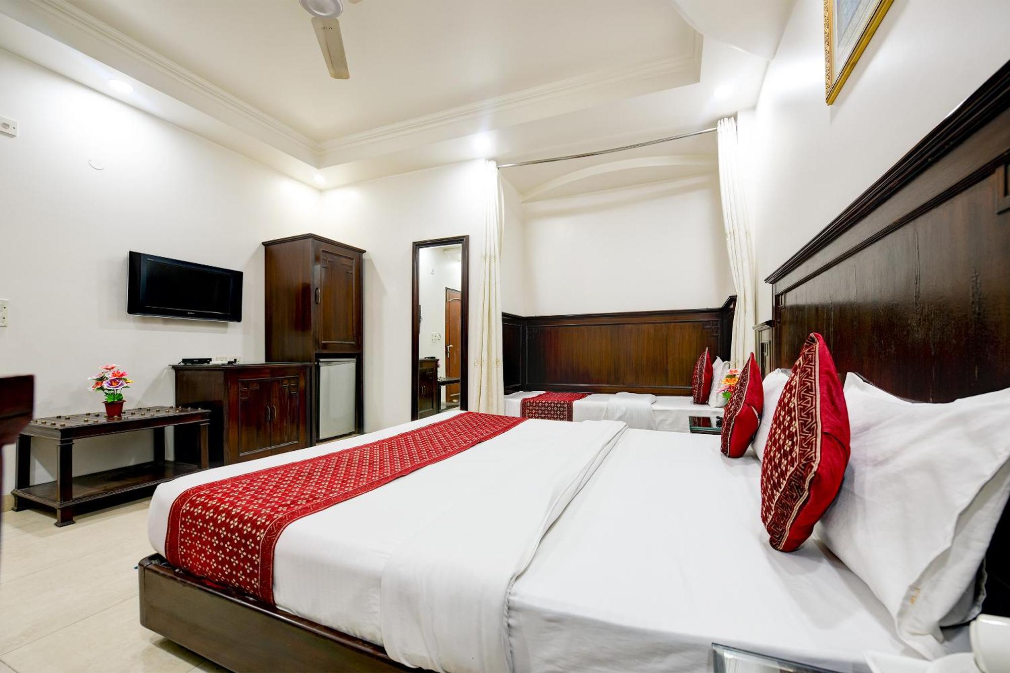 Legend International - 02 Mins From Station Hotel New Delhi