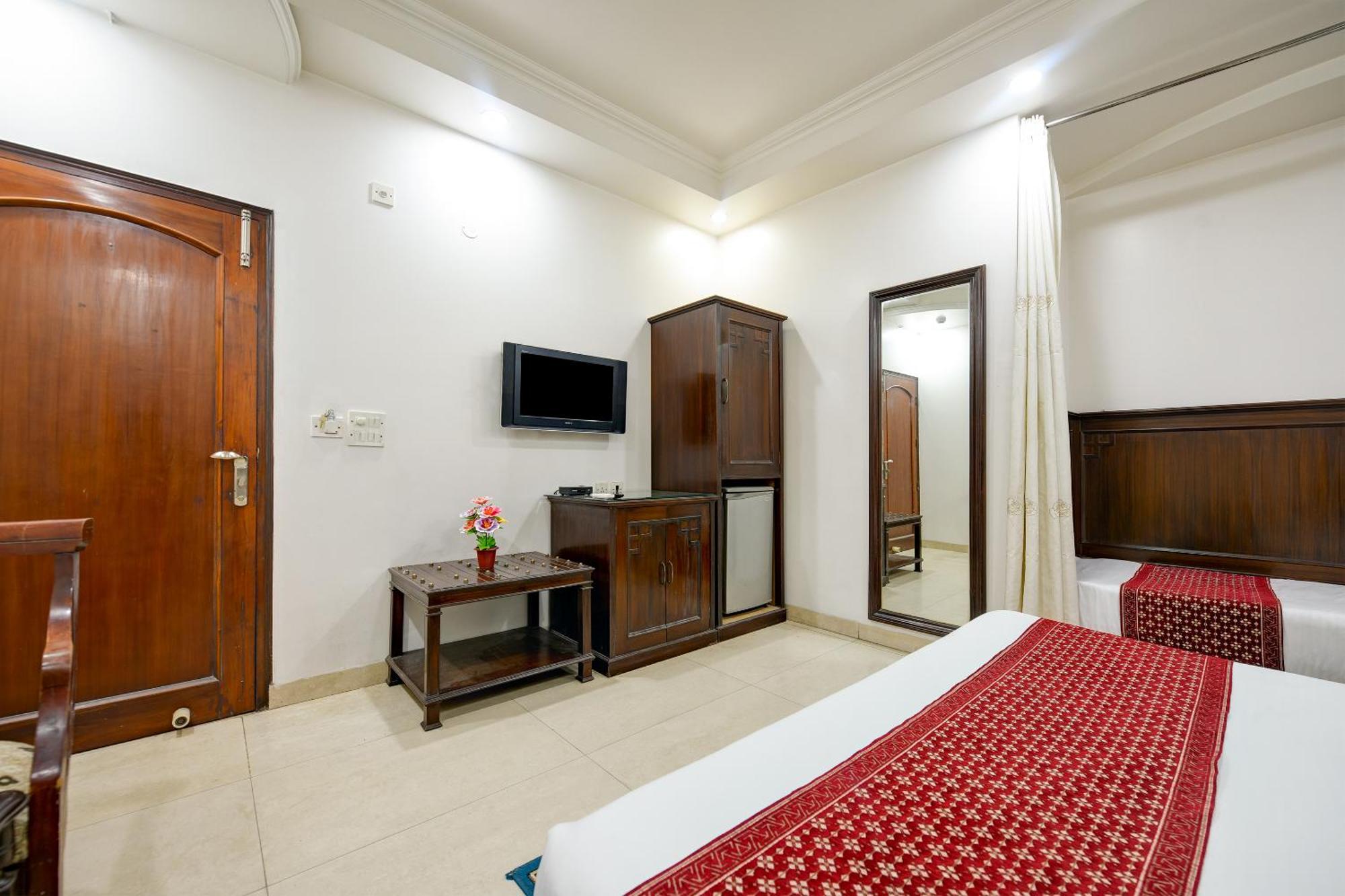 Hotel Legend International - 02 Mins From Station New Delhi